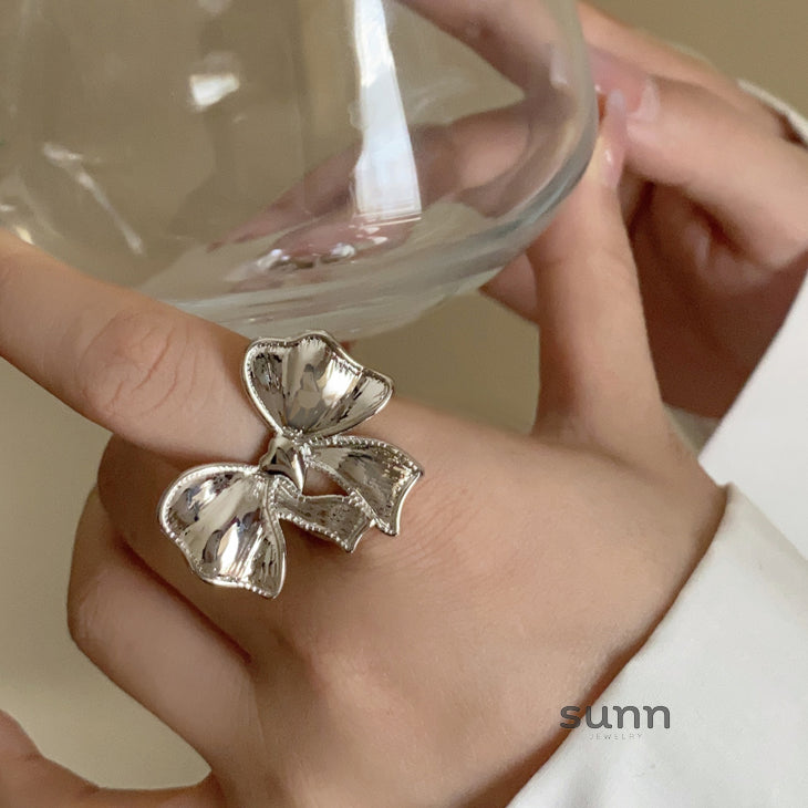 Daiana French Bow Ring [M2C3U4ZQ]