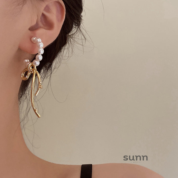 Daila Bow Pearl Earrings [ISUPGZE4]