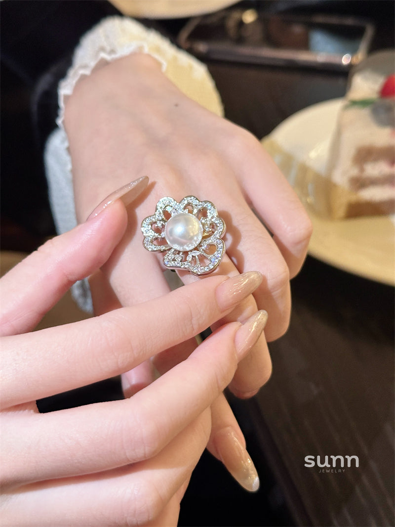 Daila Flower Pearl Open Ring [NJSZFM8Q]