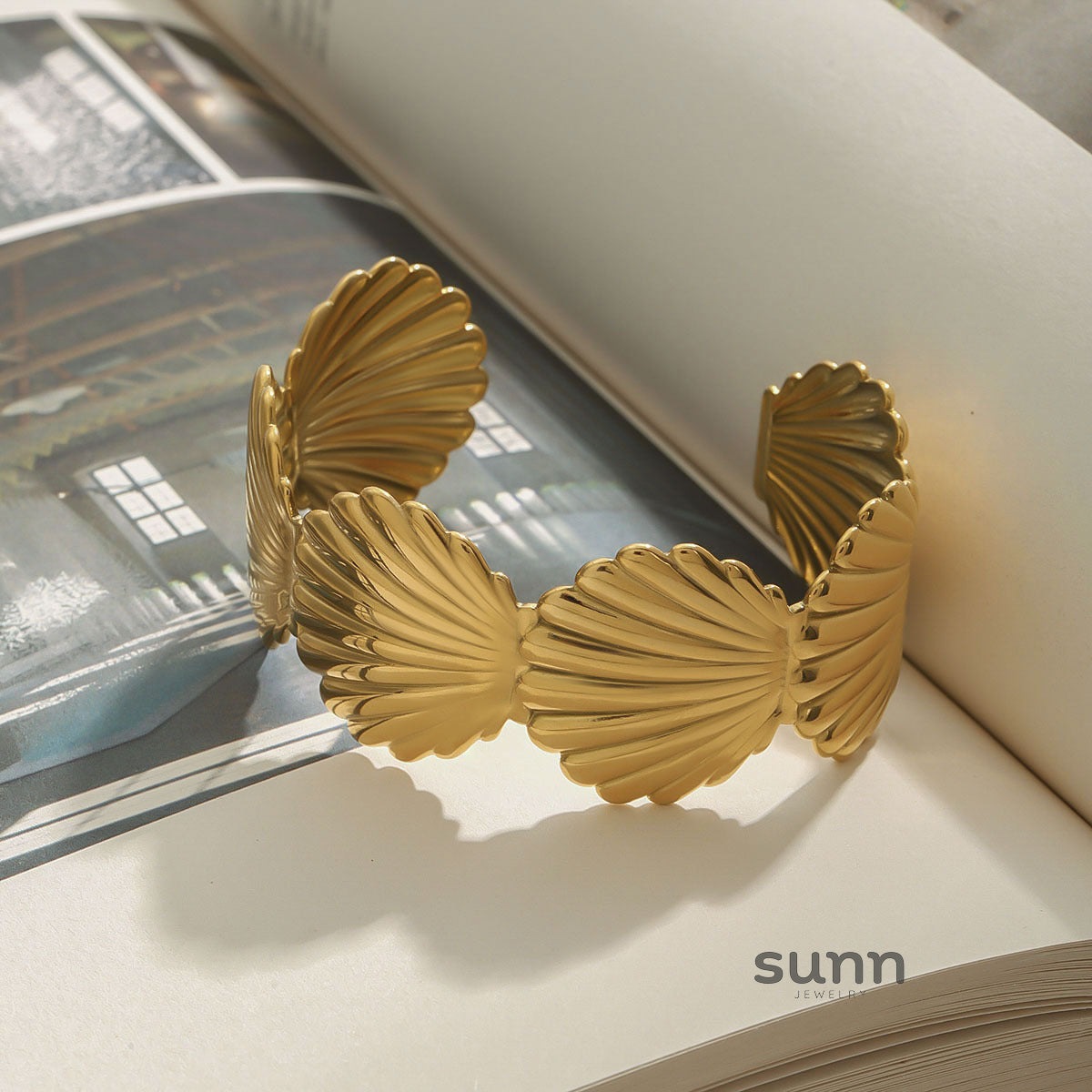 Daila Iridescent Shell Cuff [TVWS4NZQ]