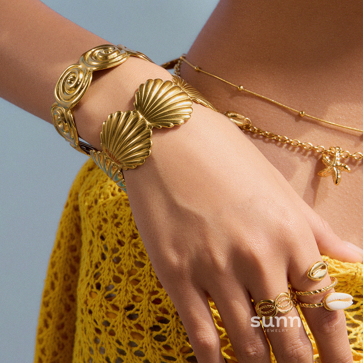 Daila Iridescent Shell Cuff [9P61O6MJ]