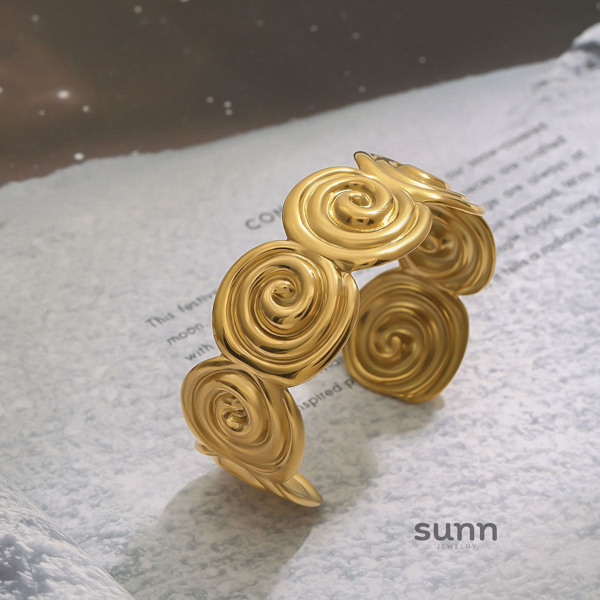 Daila Iridescent Shell Cuff [471TSOX9]