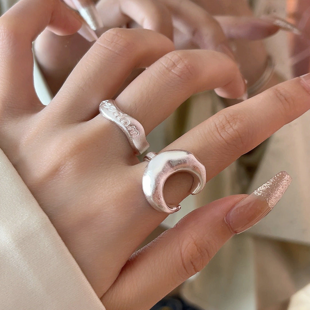 Daisey Lunar Letter Ring [IGPEGLH6]