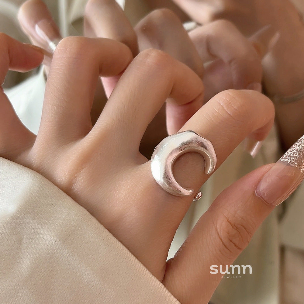 Daisey Lunar Letter Ring [E55IVV4R]