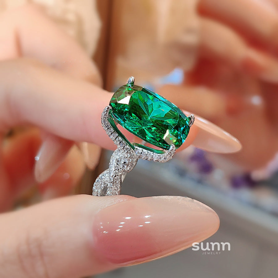 Dakota Halo Rectangular Ring [SHZ9EMGE]