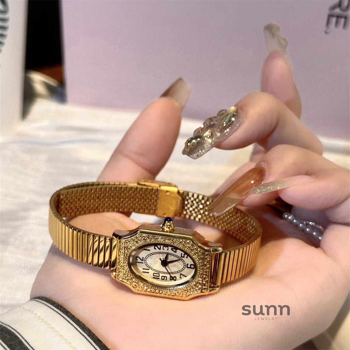 Dalila Retro Bracelet Watch [HL8TTY00]