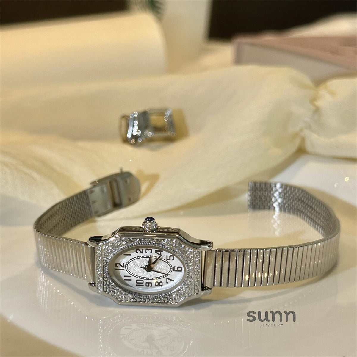 Dalila Retro Bracelet Watch [CJNIN9WW]
