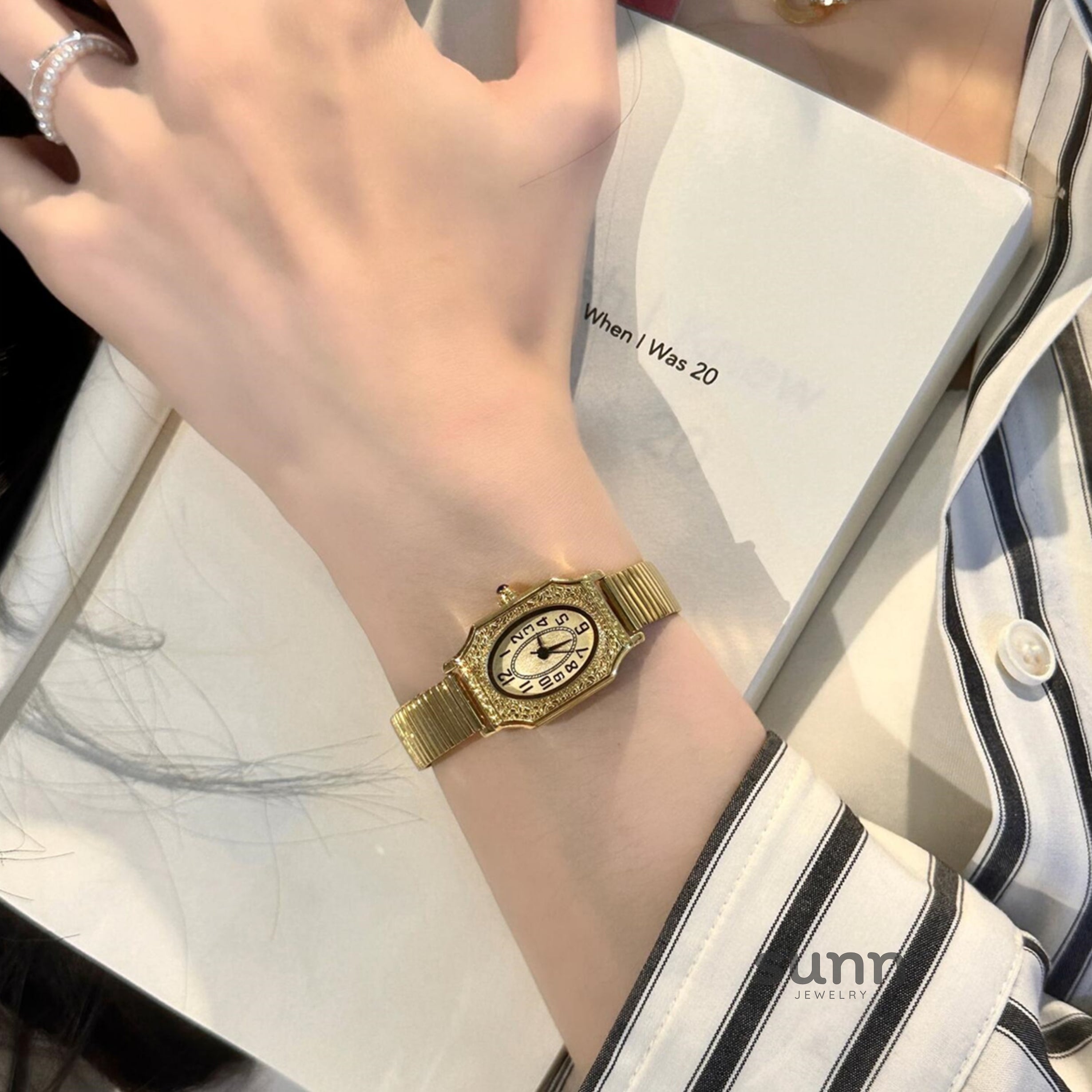 Dalila Retro Bracelet Watch [005O3E0O]