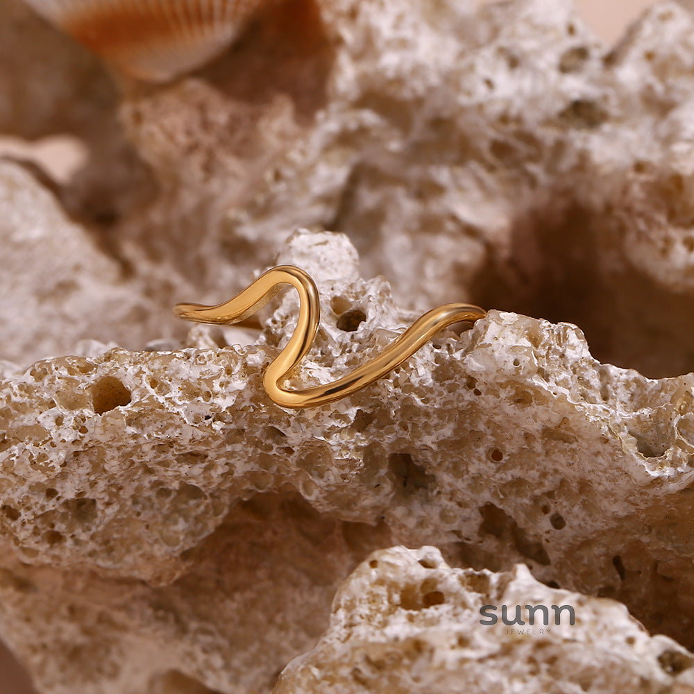 Dalyla Gold Wave Ring [ON6MN8U8]