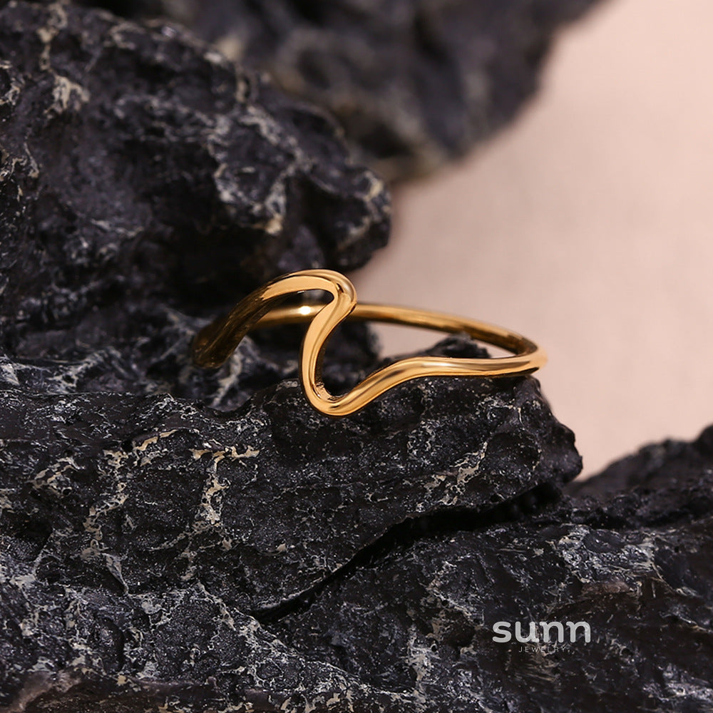 Dalyla Gold Wave Ring [8J8720XI]