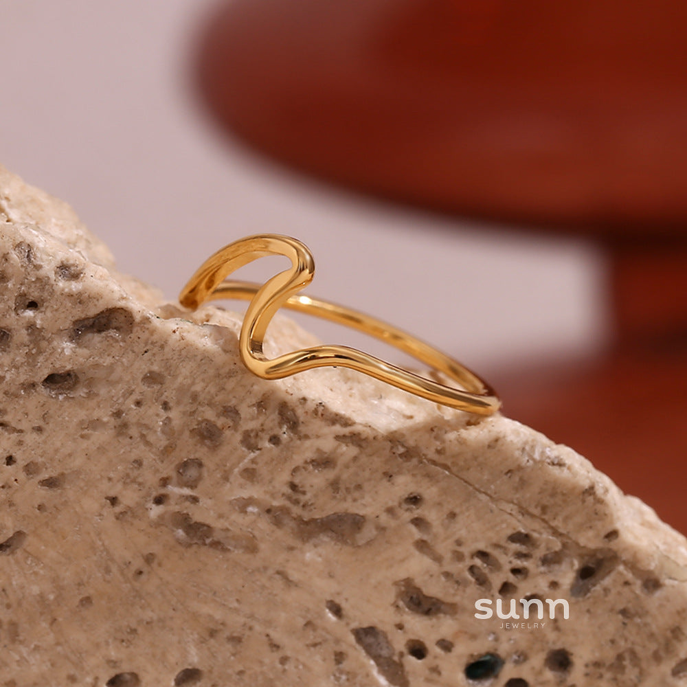 Dalyla Gold Wave Ring [UBBM8YVG]