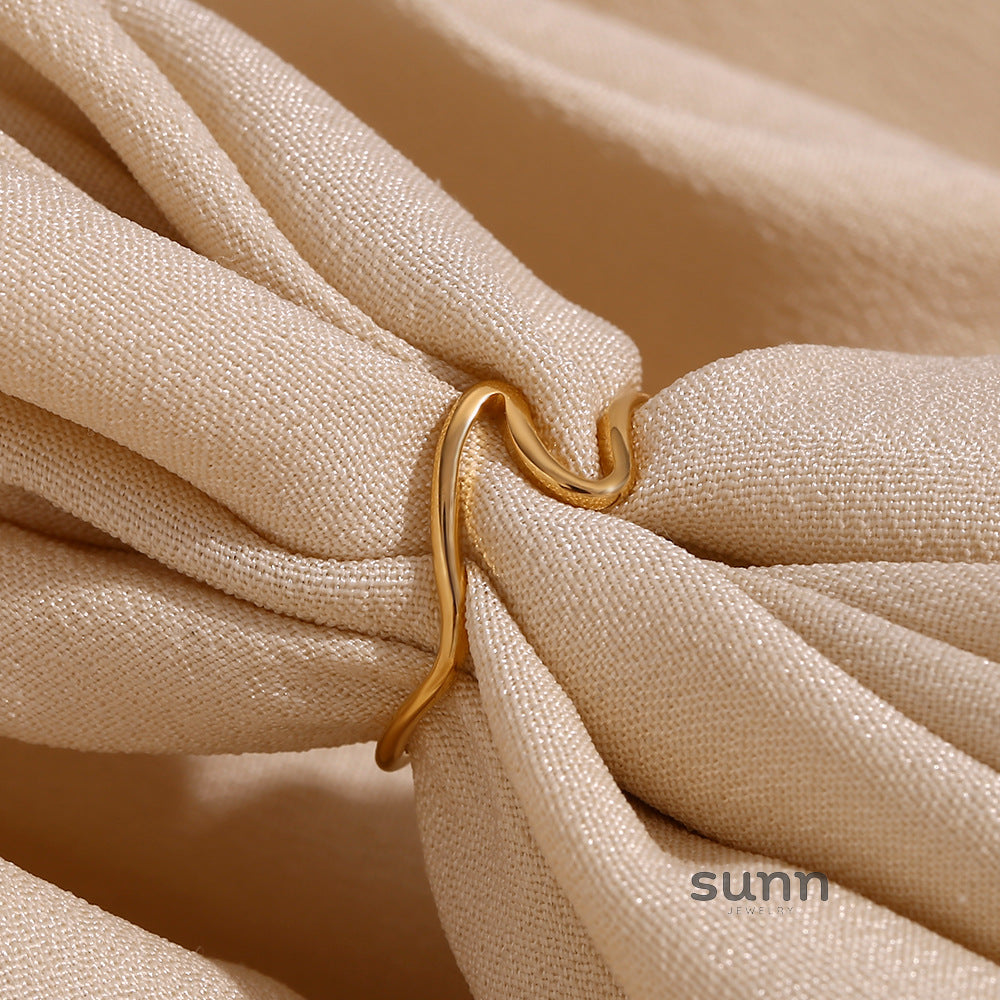 Dalyla Gold Wave Ring [9S5RHZ4Q]
