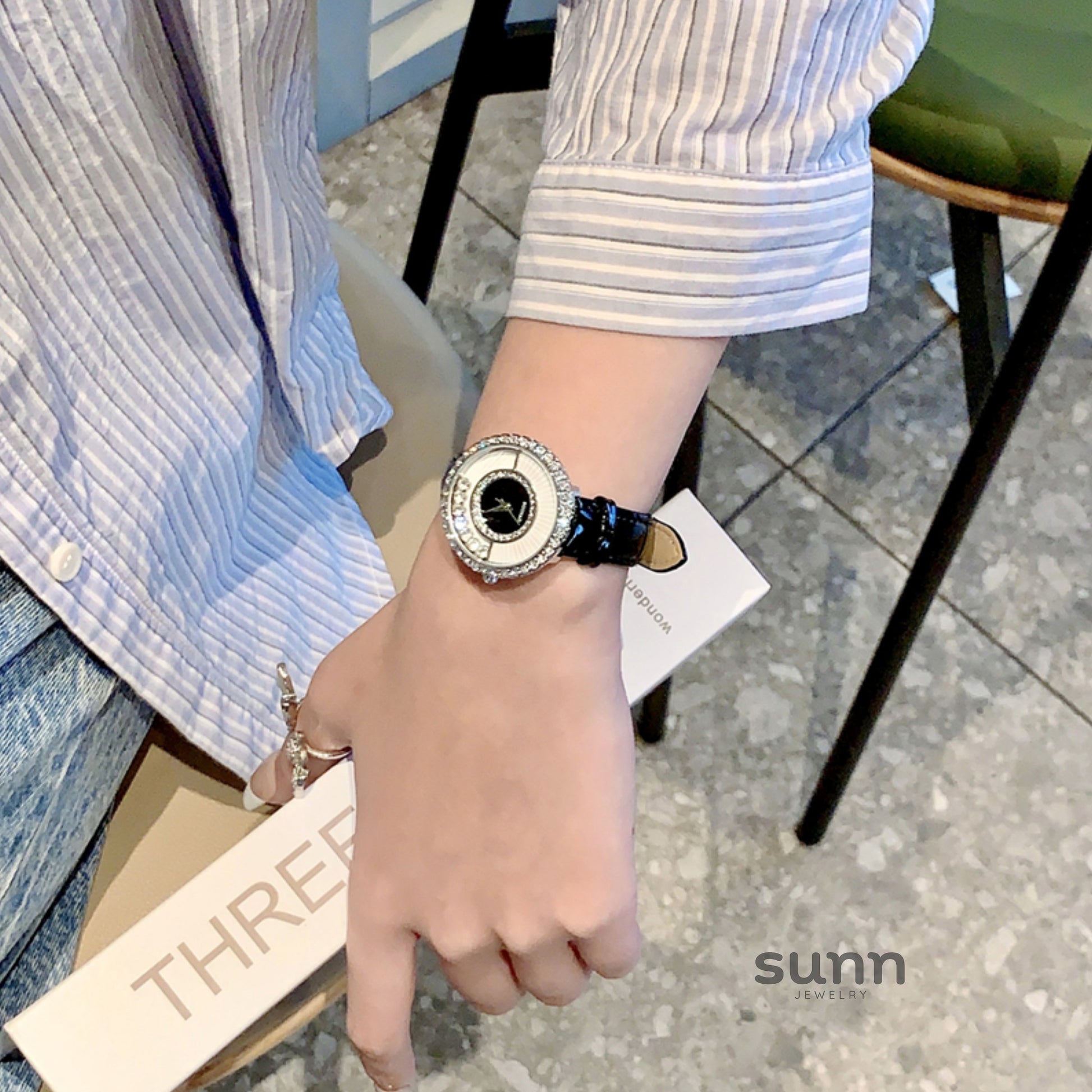 Damari Elegant Leather Watch [LF7B9YTA]