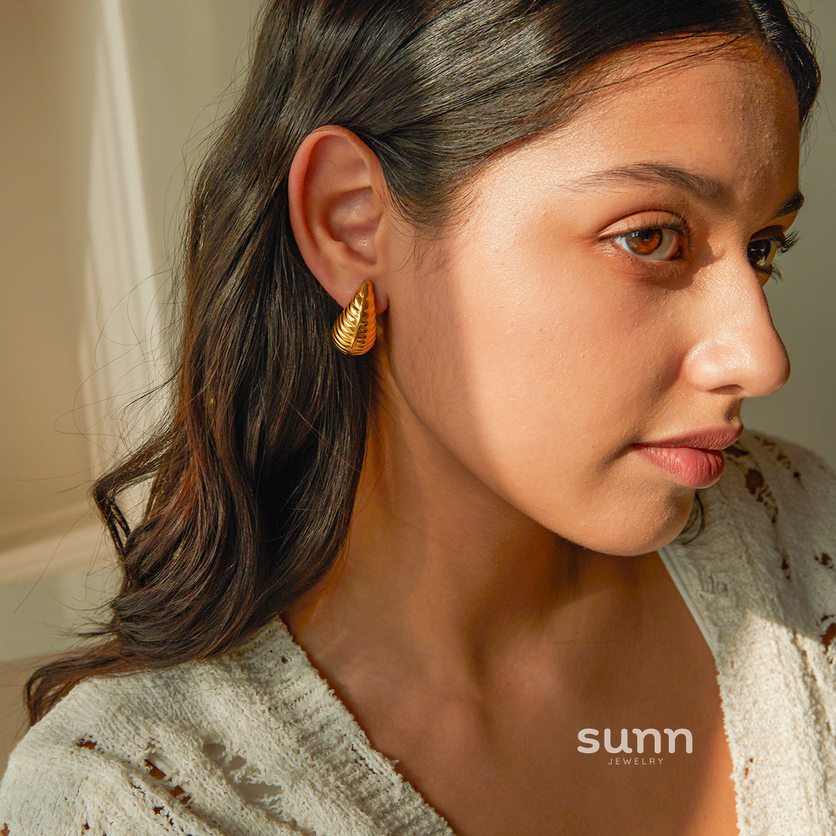 Damari Sculpted Waterdrop Earrings [SAQW1AFE]
