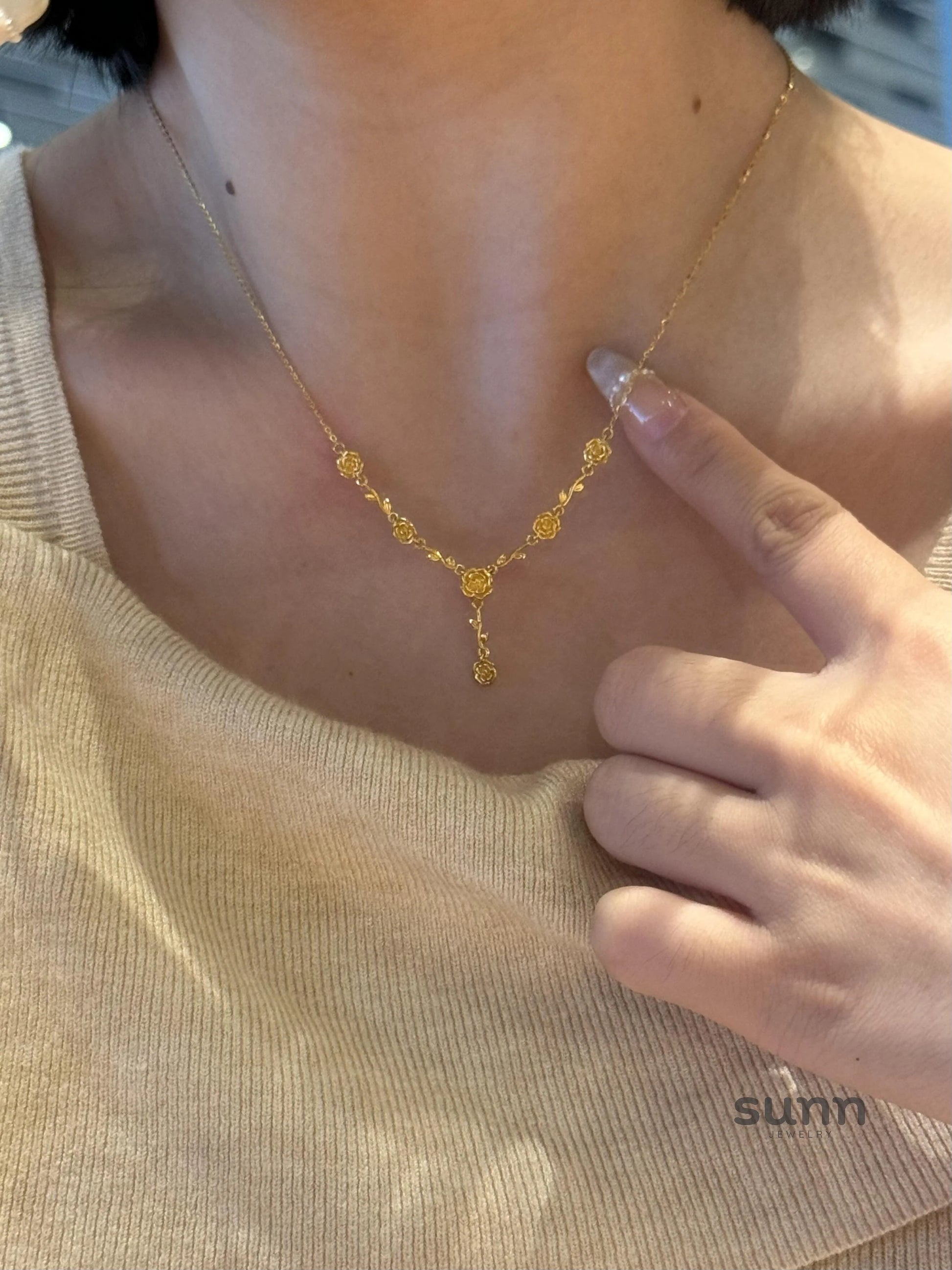 Damaris Golden Rose Dream Necklace
