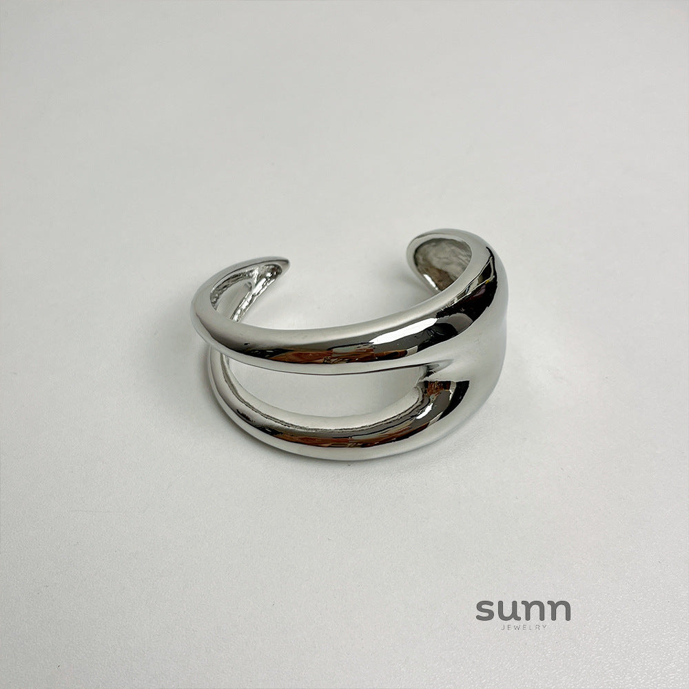 Damiyah Metal Cut-Out Cuff [5P7A302M]