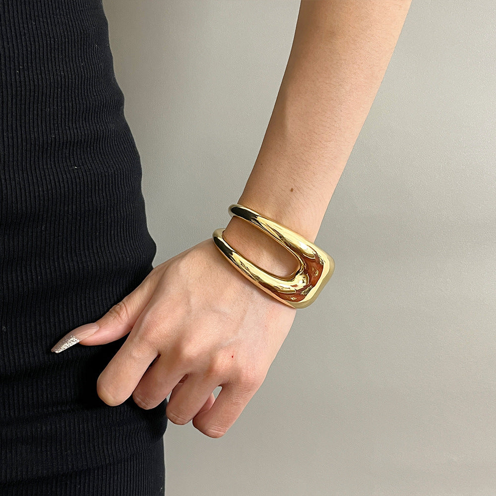 Damiyah Metal Cut-Out Cuff [BFWW9MII]