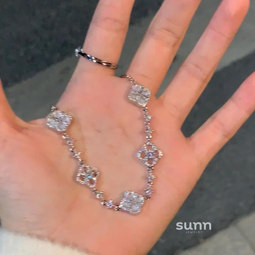 Dana Delicate Clover Bracelet [3Y3HYR8N]