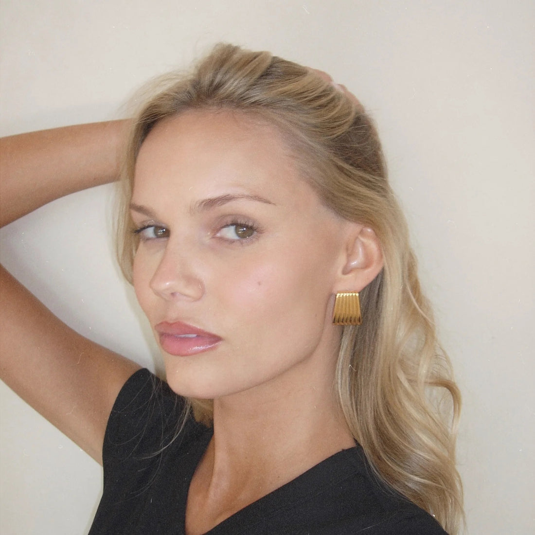 Dania Gold Trapezoid Earrings [HN9OT2OS]