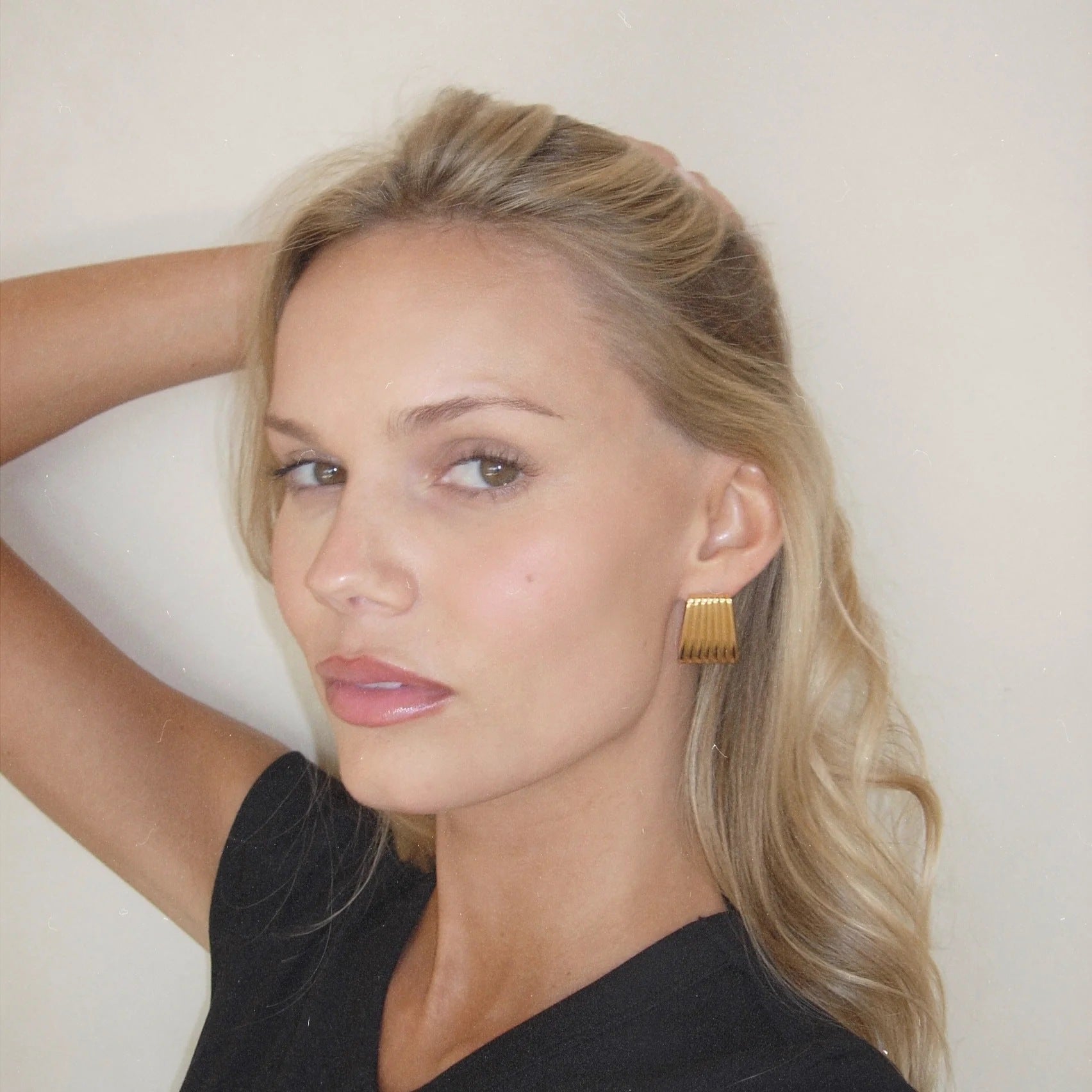 Dania Gold Trapezoid Earrings [HN9OT2OS]