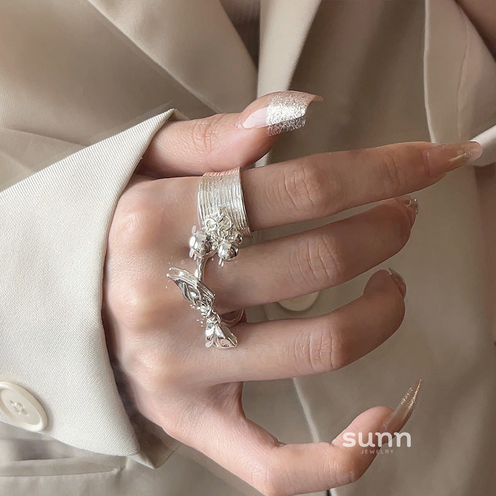 Daniela Bow Open Ring [MYBK5XH0]