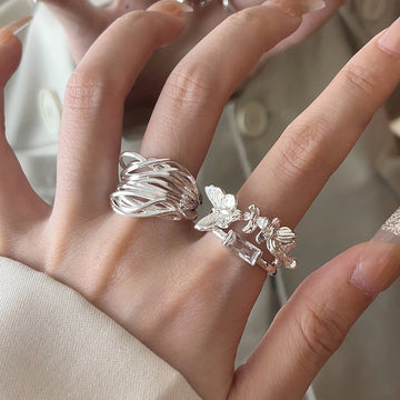 Daniela Bow Open Ring [MYBK5XH0]