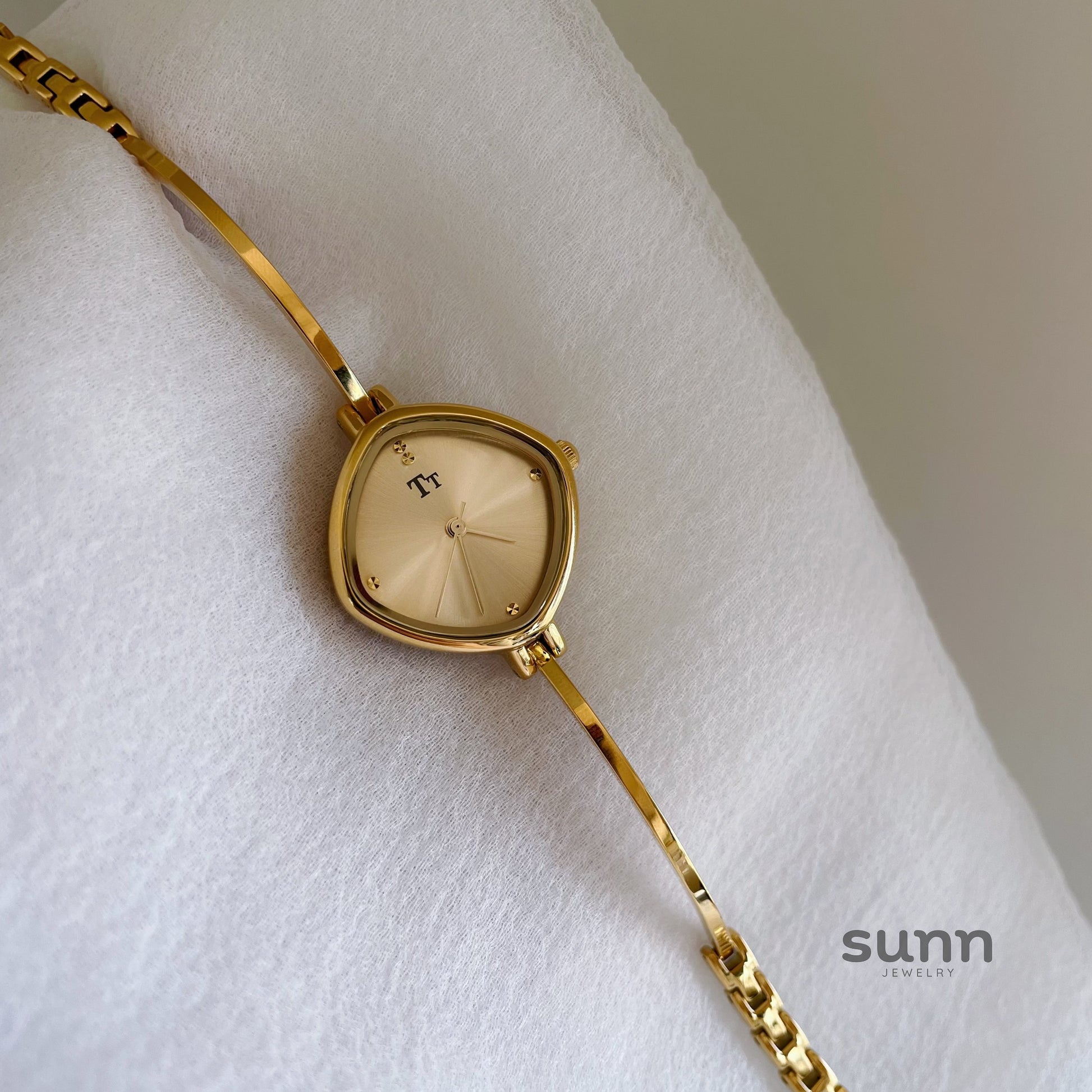 Daniela Elegant Bracelet Watch [5NXS2AZQ]