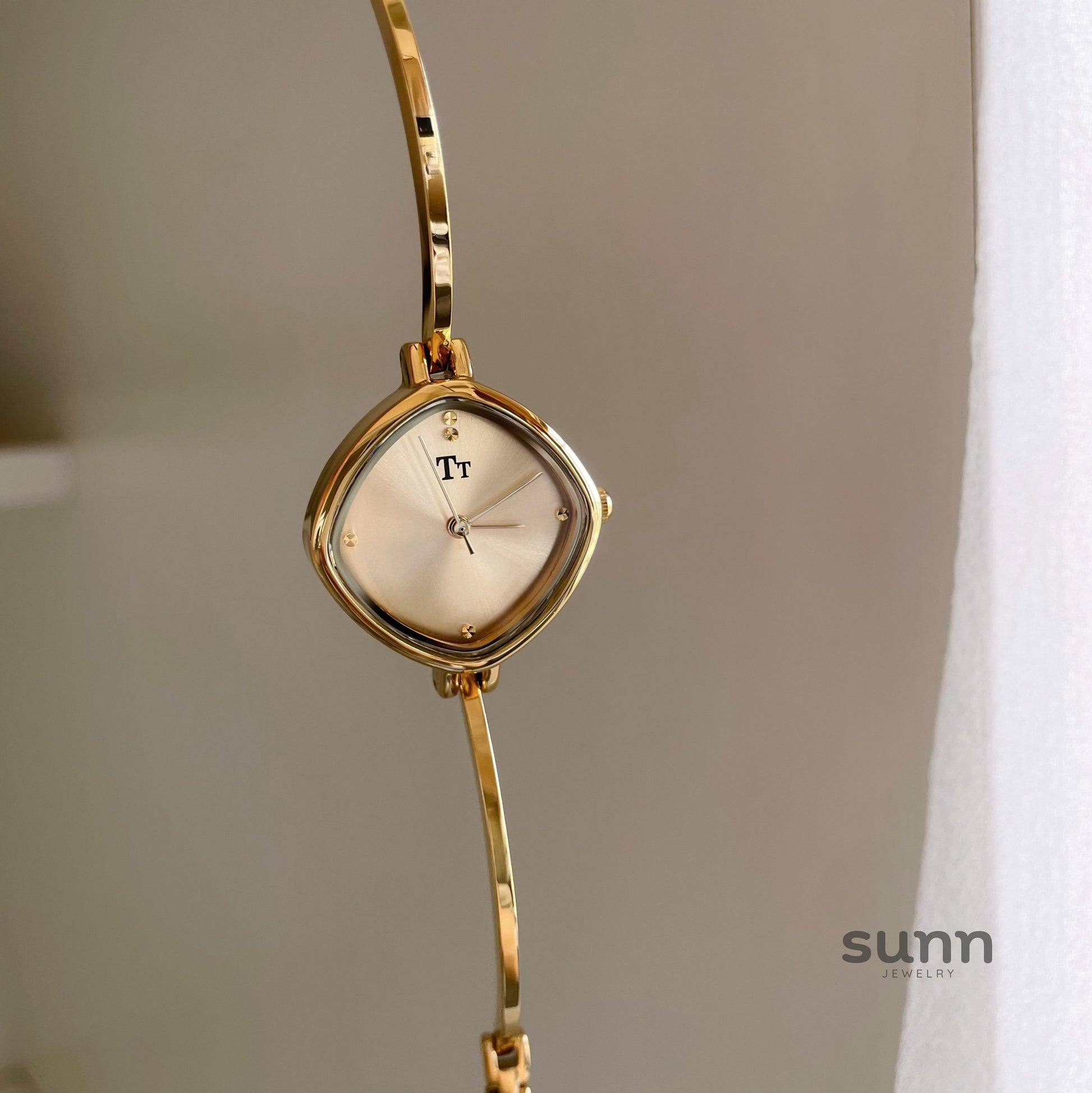 Daniela Elegant Bracelet Watch [YIEAUULJ]