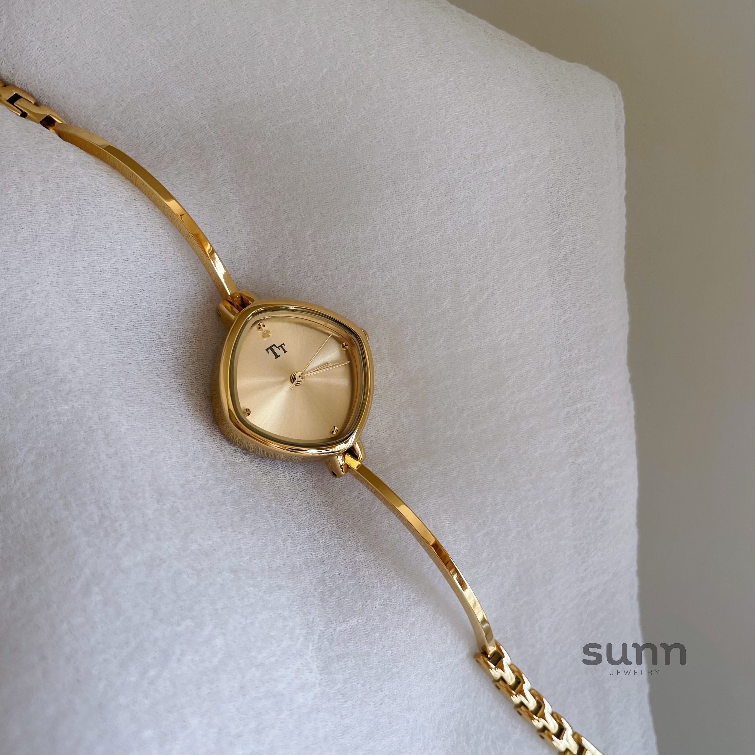 Daniela Elegant Bracelet Watch [13LBE2S9]