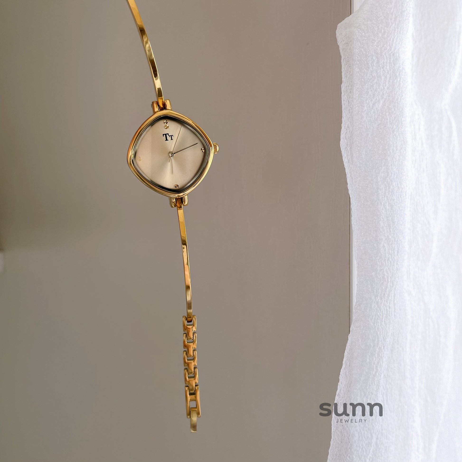 Daniela Elegant Bracelet Watch [CDVT2SQ4]
