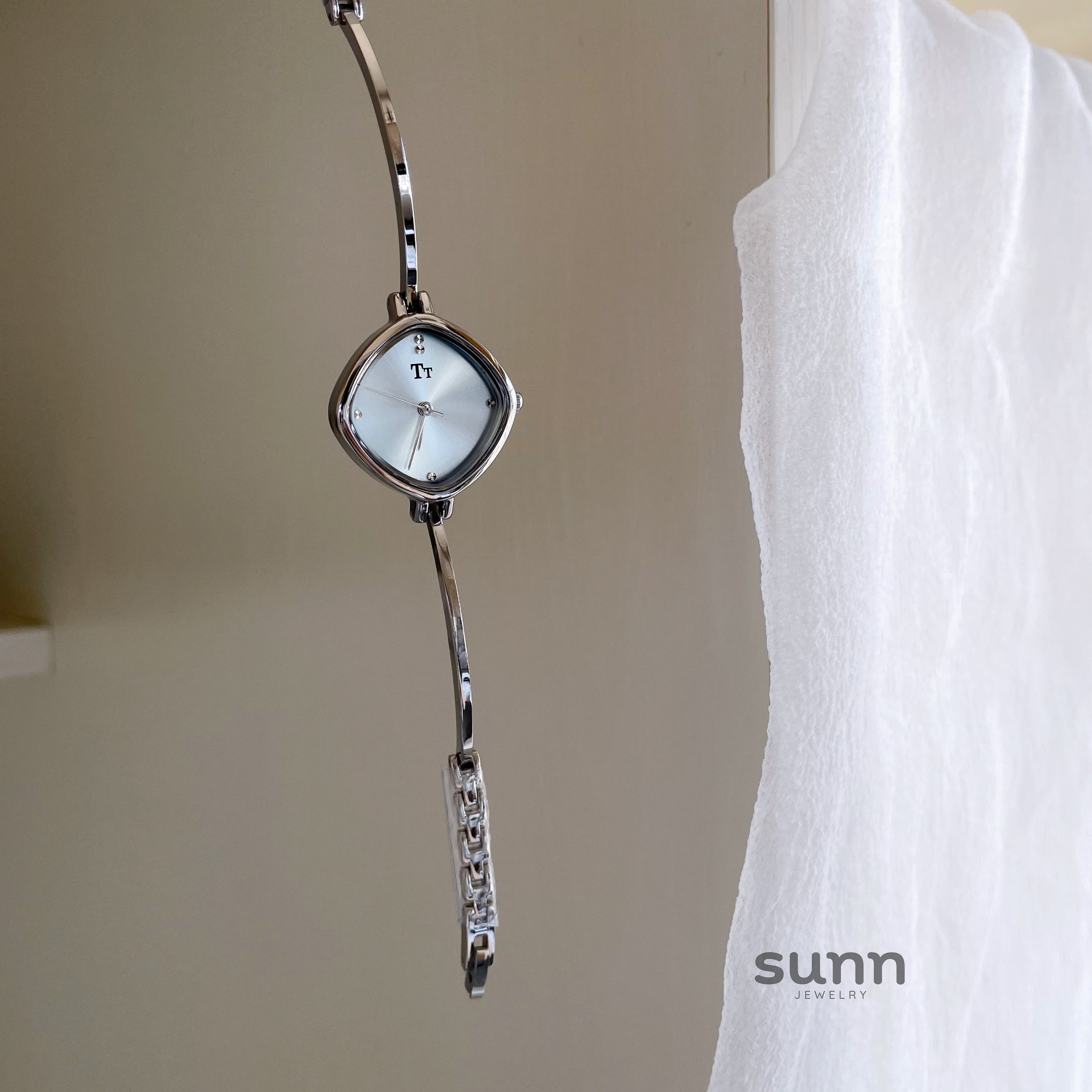 Daniela Elegant Bracelet Watch [16N6WZDG]
