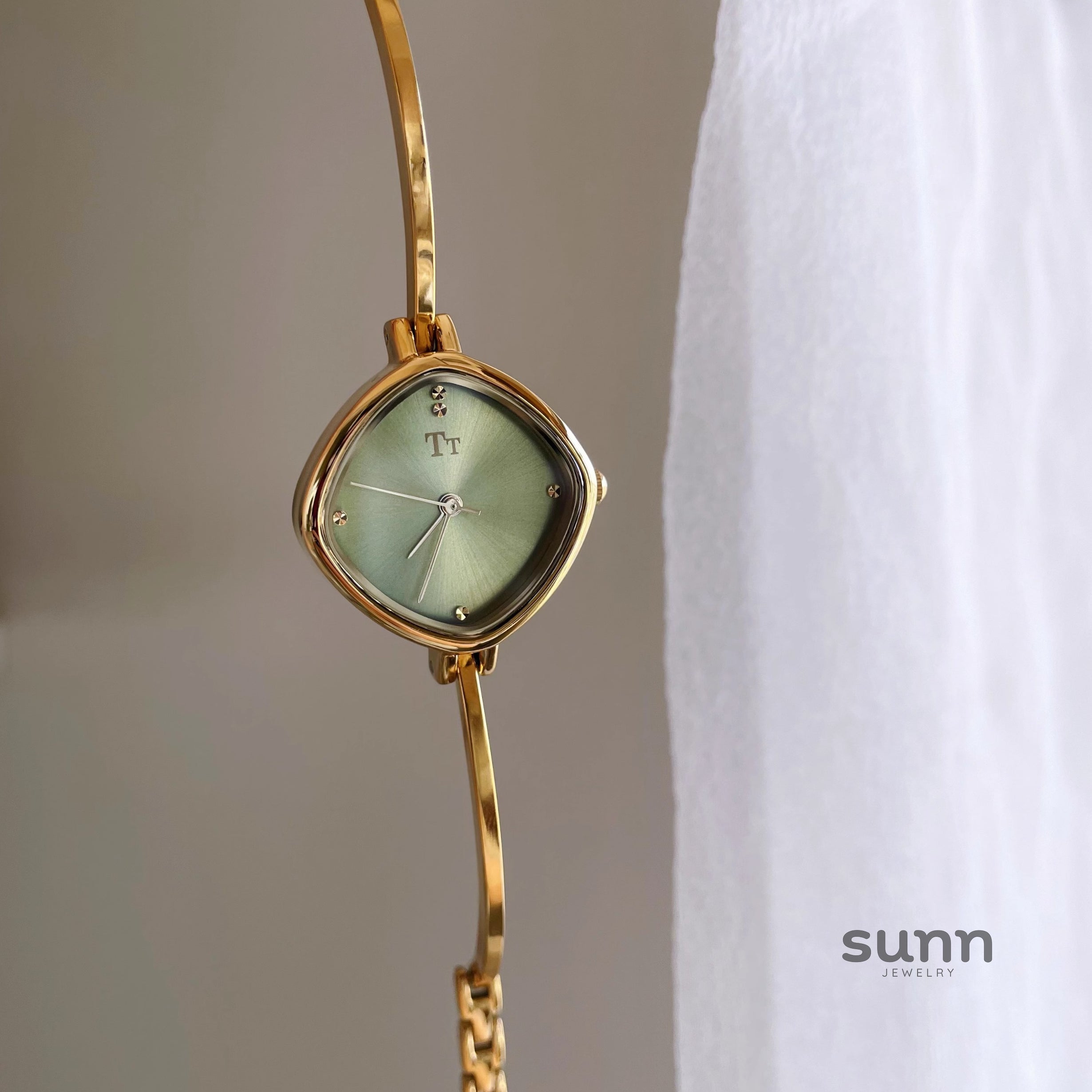 Daniela Elegant Bracelet Watch [IC1H3VKD]