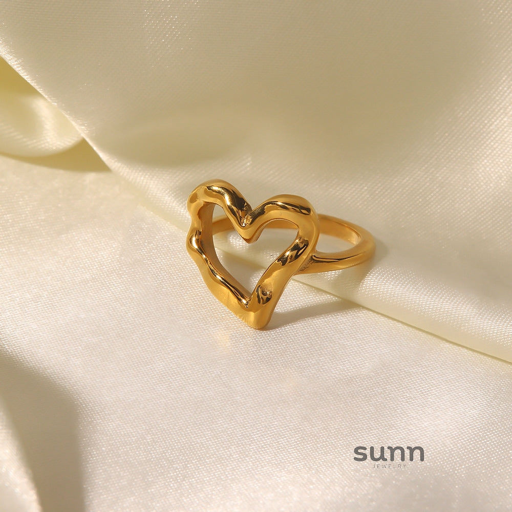 Dareen Hammered Heart Ring [H0NOY8KD]