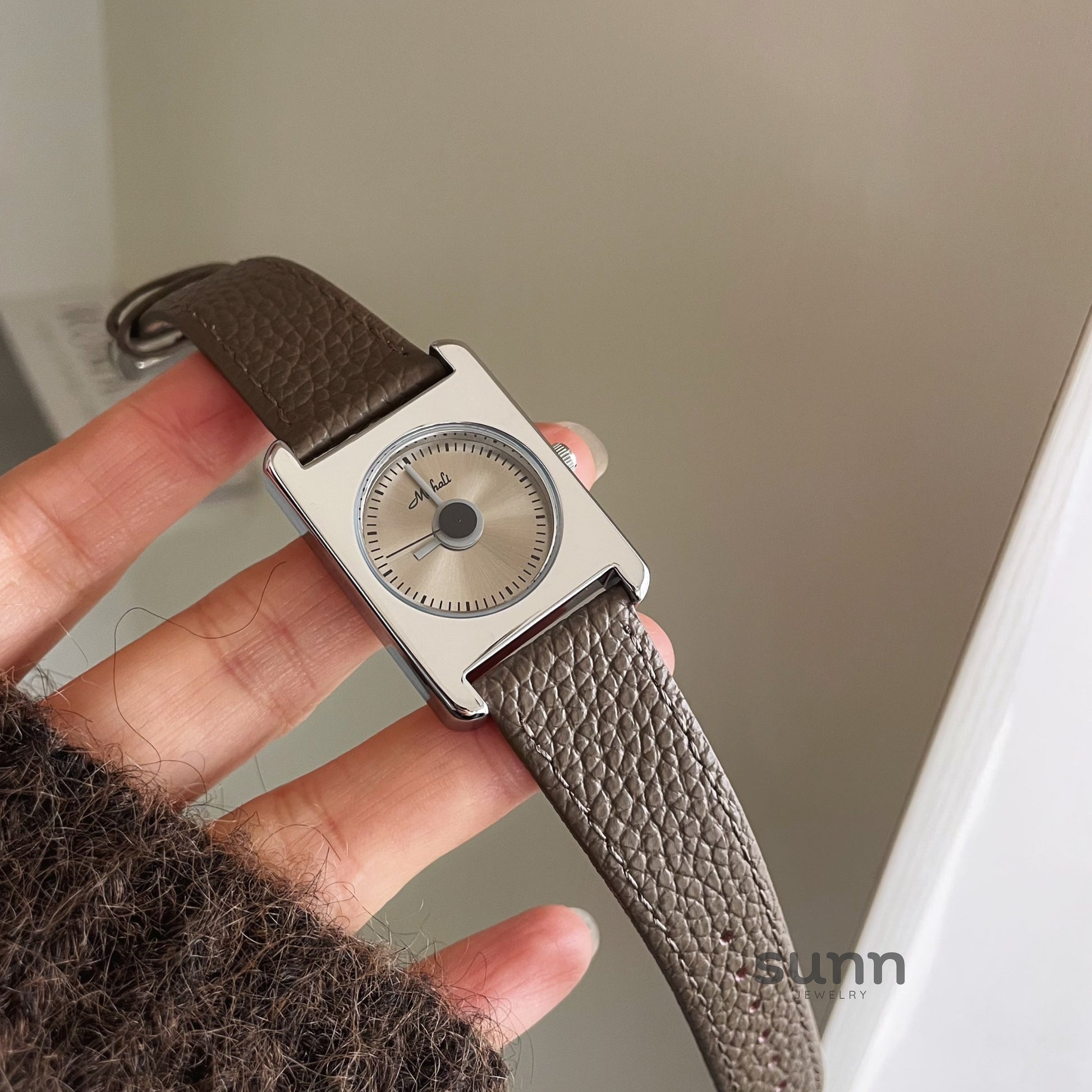 Dariyah Square Leather Watch [WMTTQ8RJ]