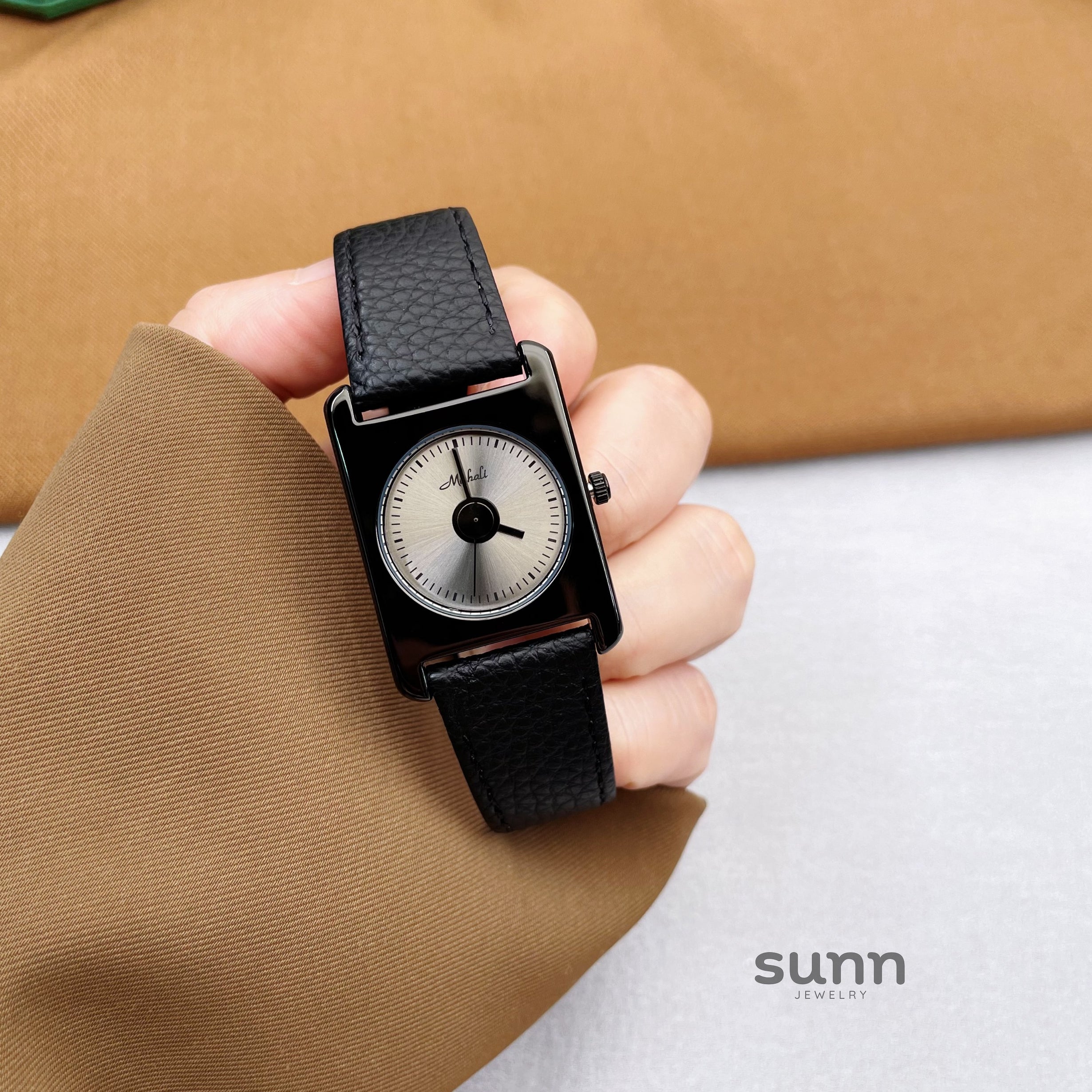 Dariyah Square Leather Watch [5Q8LA4PK]