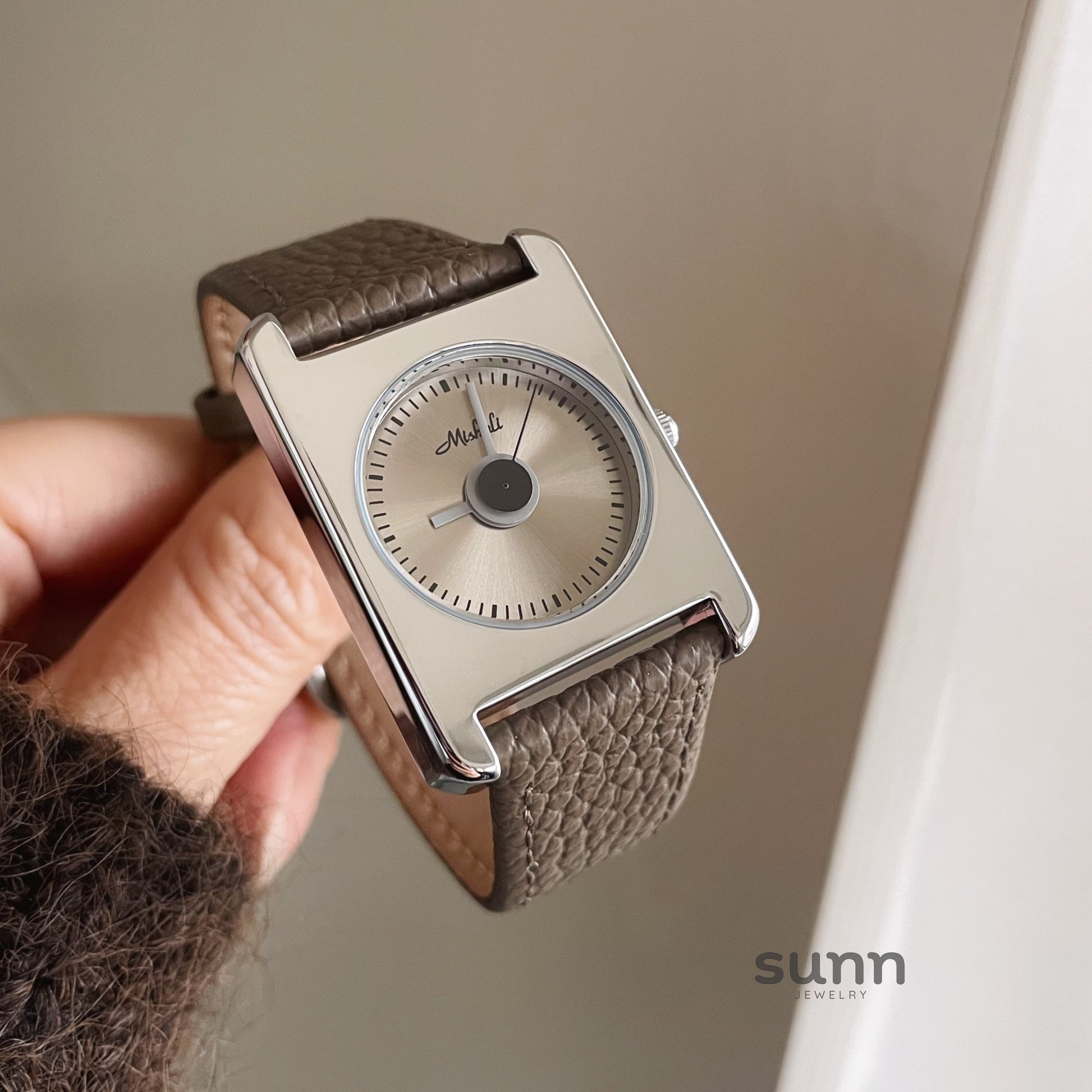Dariyah Square Leather Watch [3L8BLOHA]
