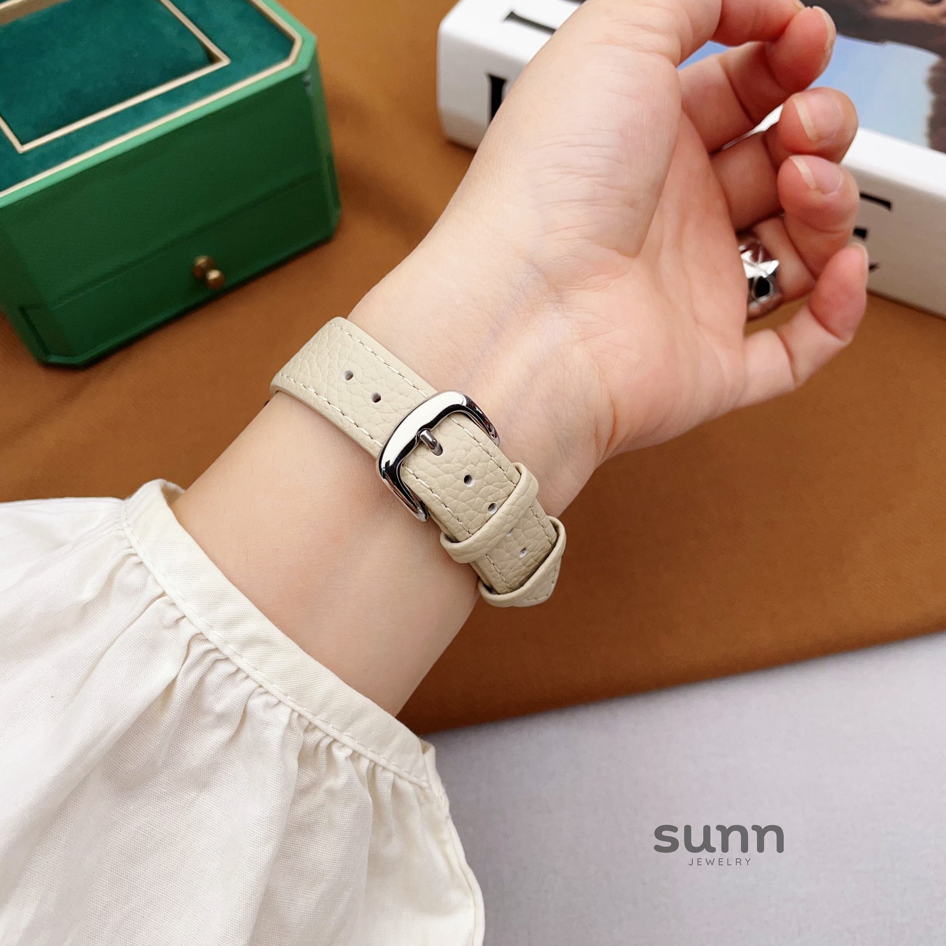 Dariyah Square Leather Watch [90JWOX34]