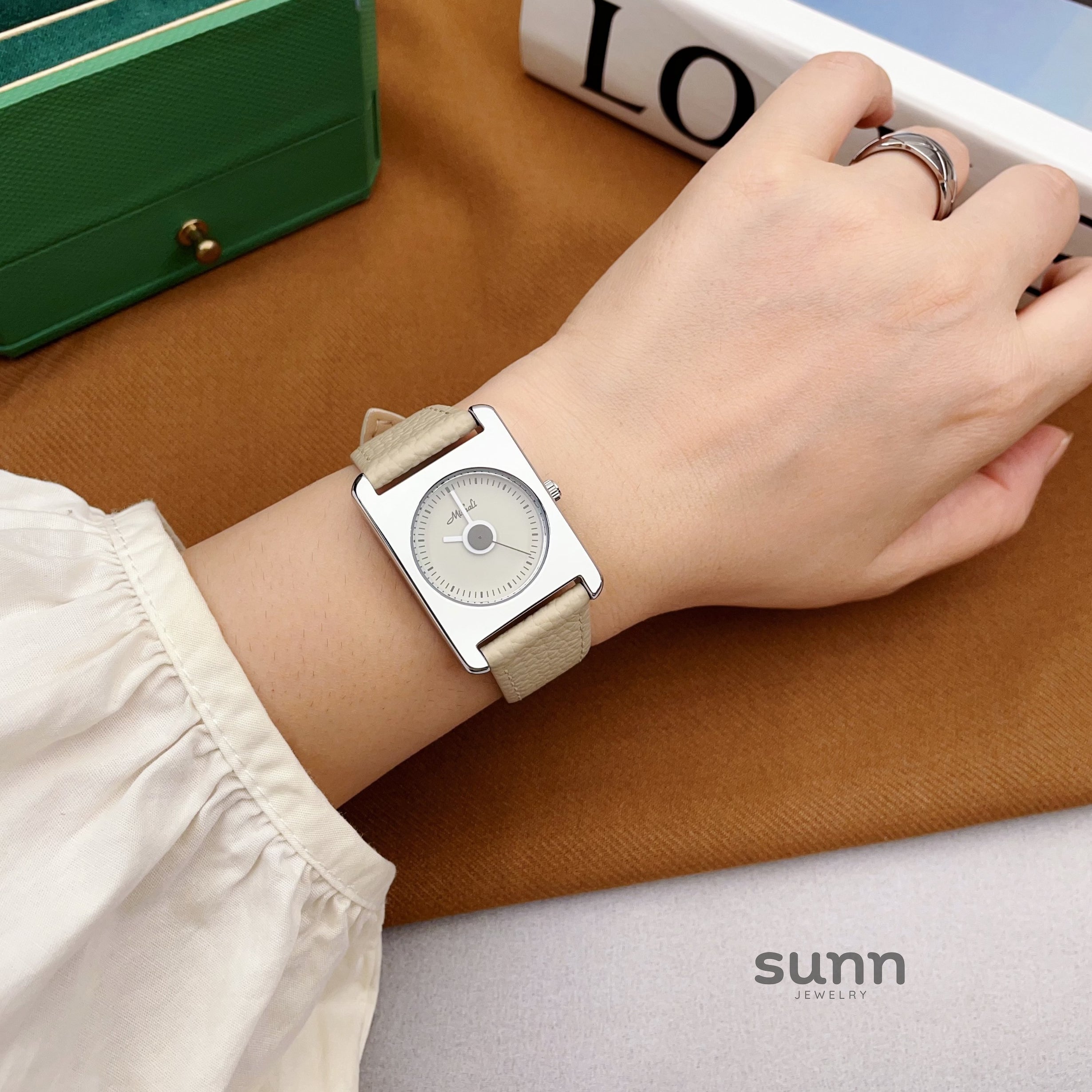 Dariyah Square Leather Watch [Z8DW4F1Q]