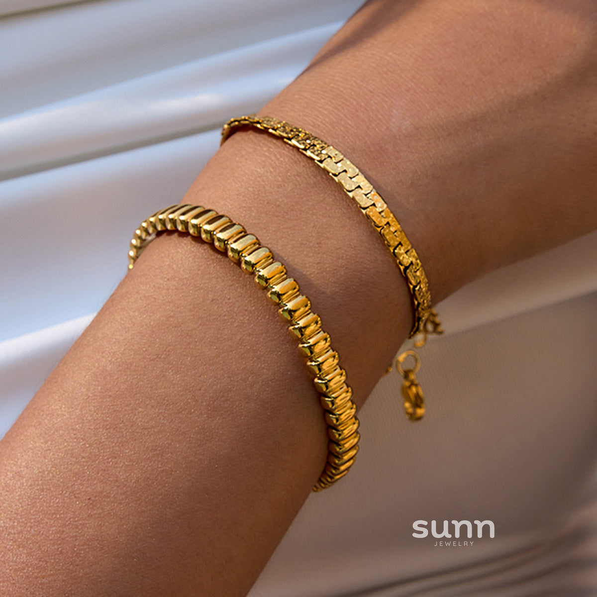 Davina Sand Gold Cuff Bracelet [Q4AK3EYV]