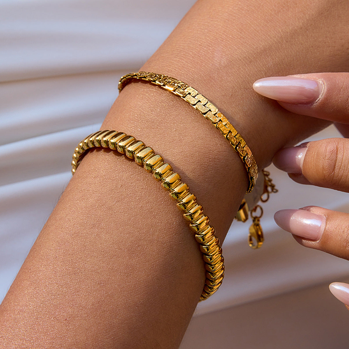 Davina Sand Gold Cuff Bracelet [I989AUE0]