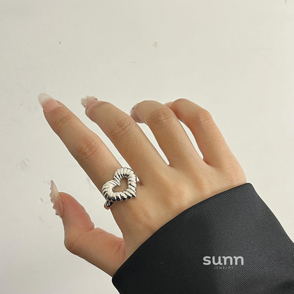 Davis Sculptural Heart Ring [7PC5TMAY]