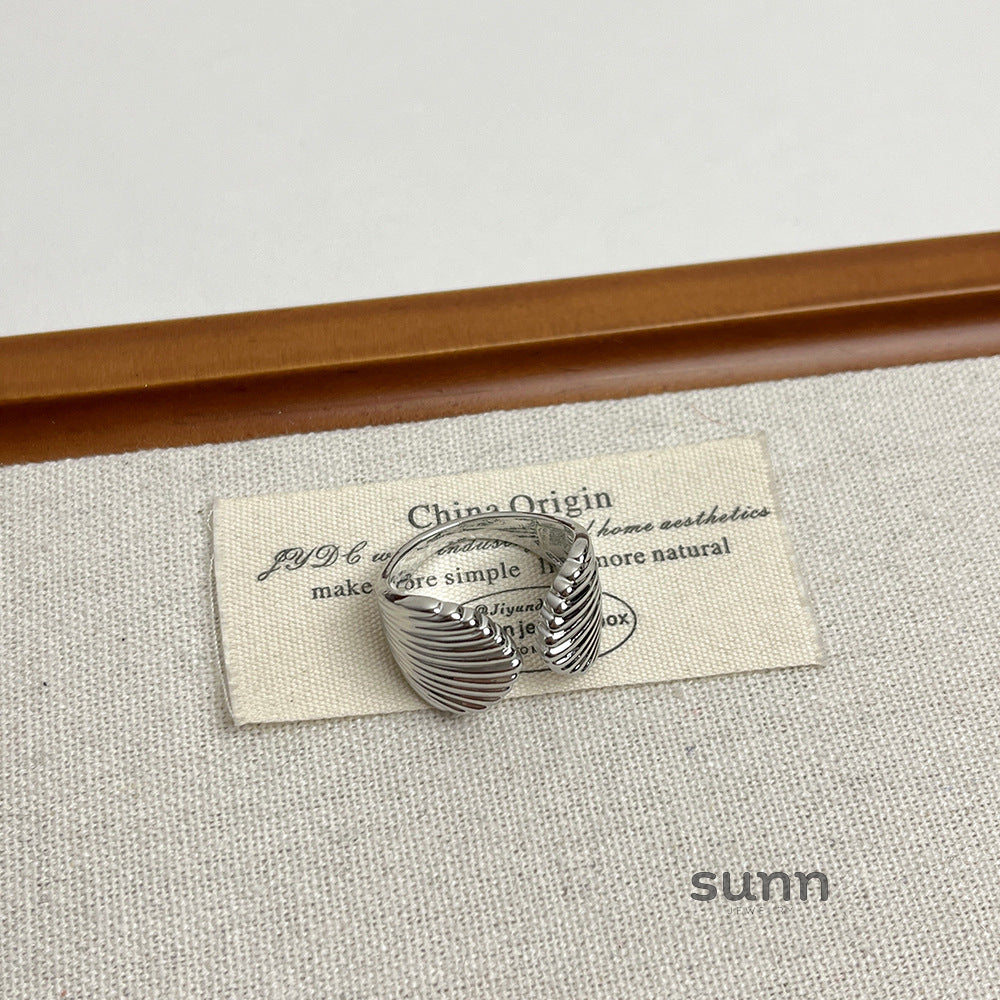 Davis Sculptural Heart Ring [GYDC6AX6]