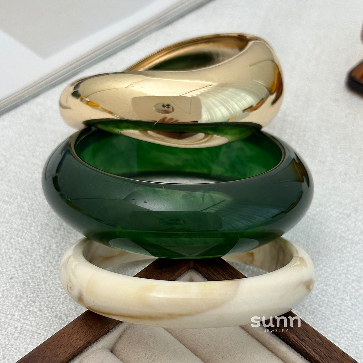Dawson Swirl Resin Cuff Bangle [XUZIQT3K]