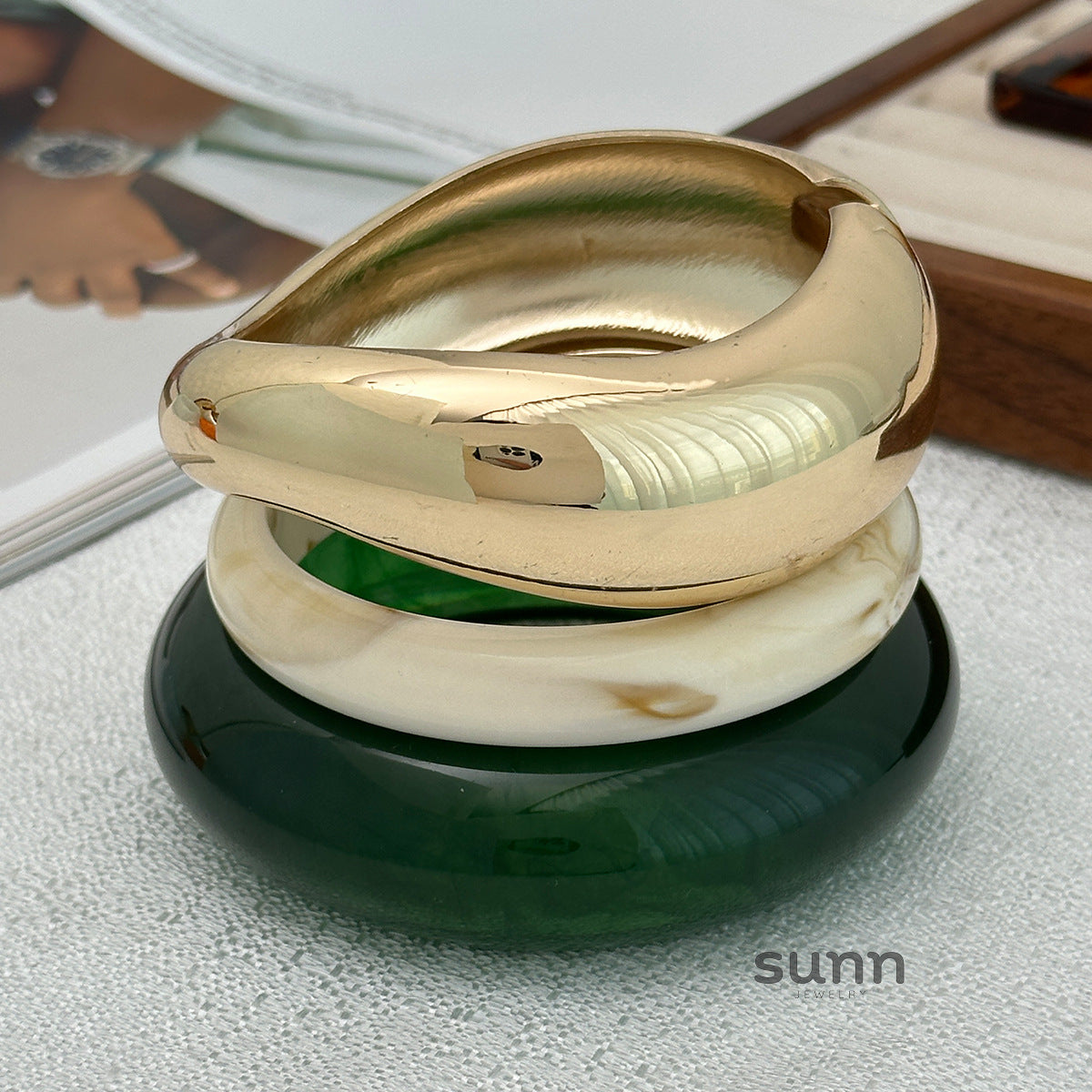 Dawson Swirl Resin Cuff Bangle [QG07EGYH]