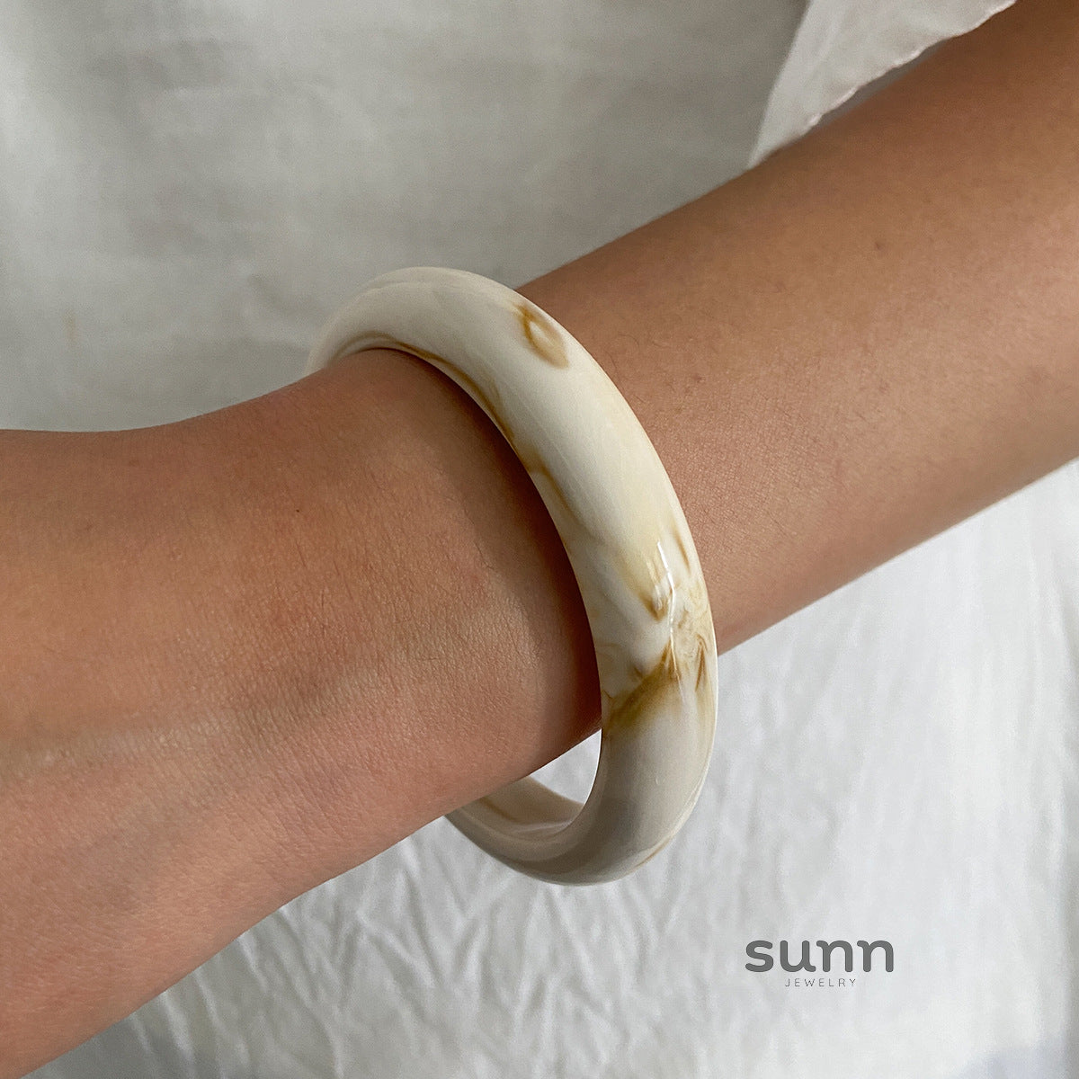 Dawson Swirl Resin Cuff Bangle [VSC2A5EV]