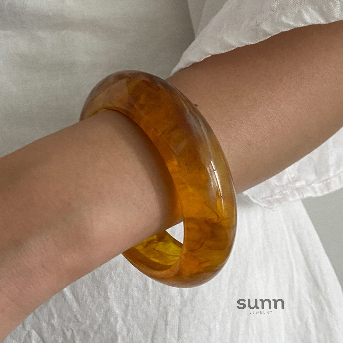 Dawson Swirl Resin Cuff Bangle [EJX3ZYMZ]