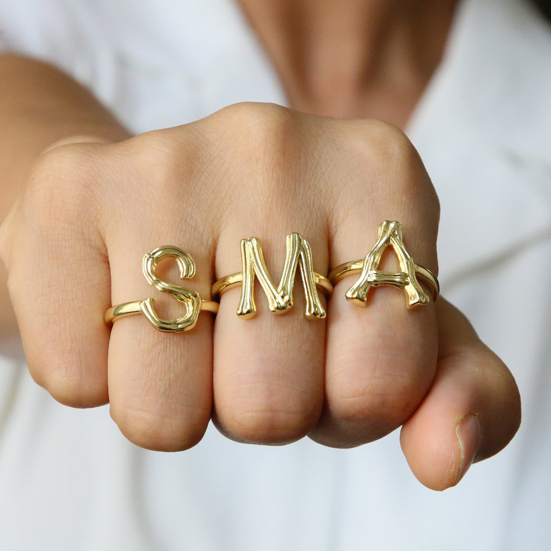 Dayami Gold Letter Ring [CV94D3KJ]