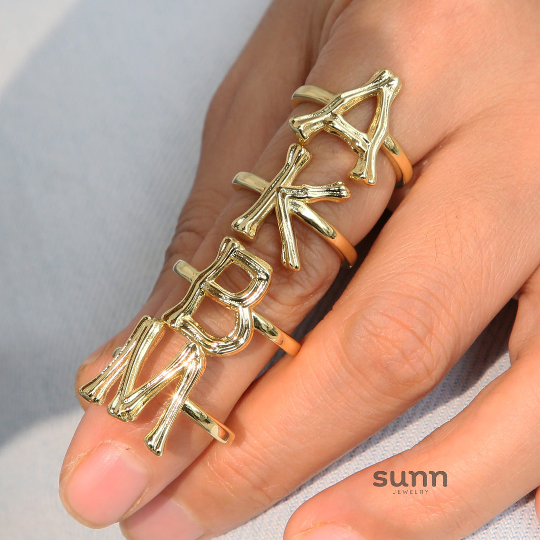 Dayami Gold Letter Ring [CV94D3KJ]