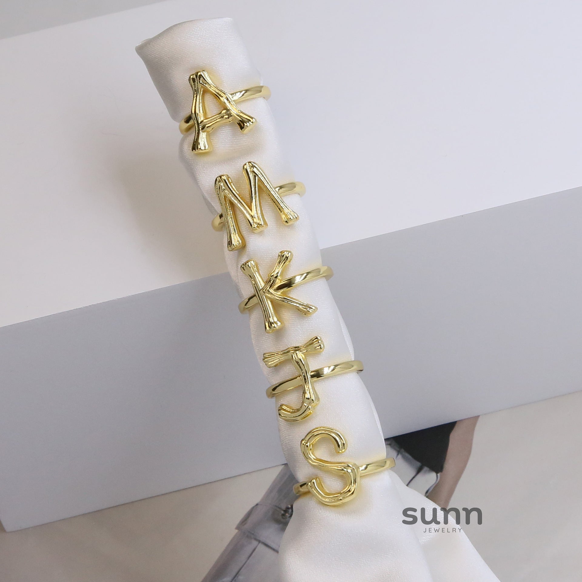 Dayami Gold Letter Ring [GSKQPZRV]