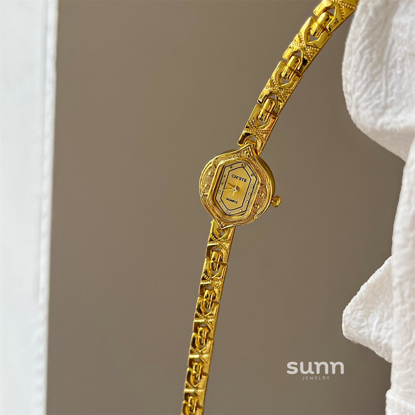 Dayami Square Dial Watch [MQ749KSN]